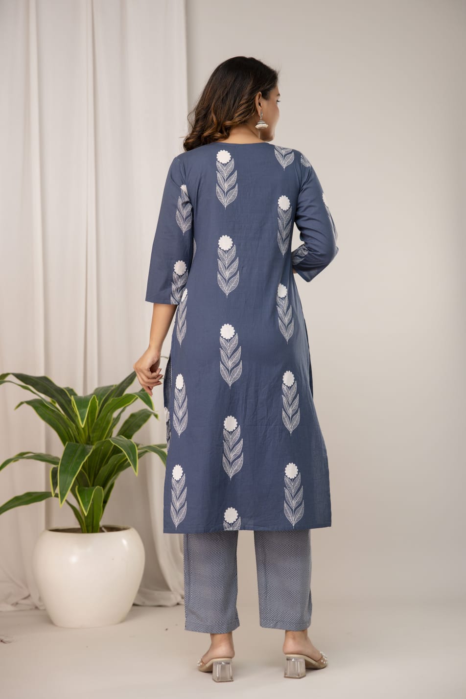 Muted Pink Pure Cotton Suit Set with White Leaf Print & Zigzag Dupatta