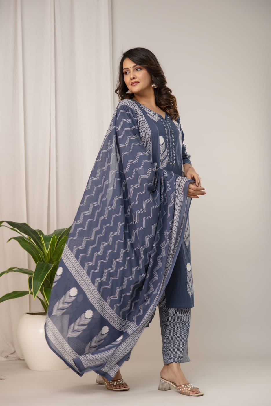 Muted Pink Pure Cotton Suit Set with White Leaf Print & Zigzag Dupatta