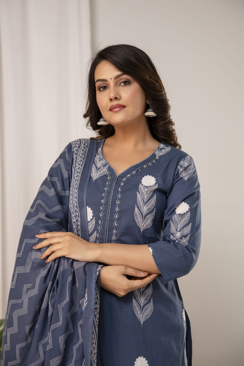 Muted Pink Pure Cotton Suit Set with White Leaf Print & Zigzag Dupatta