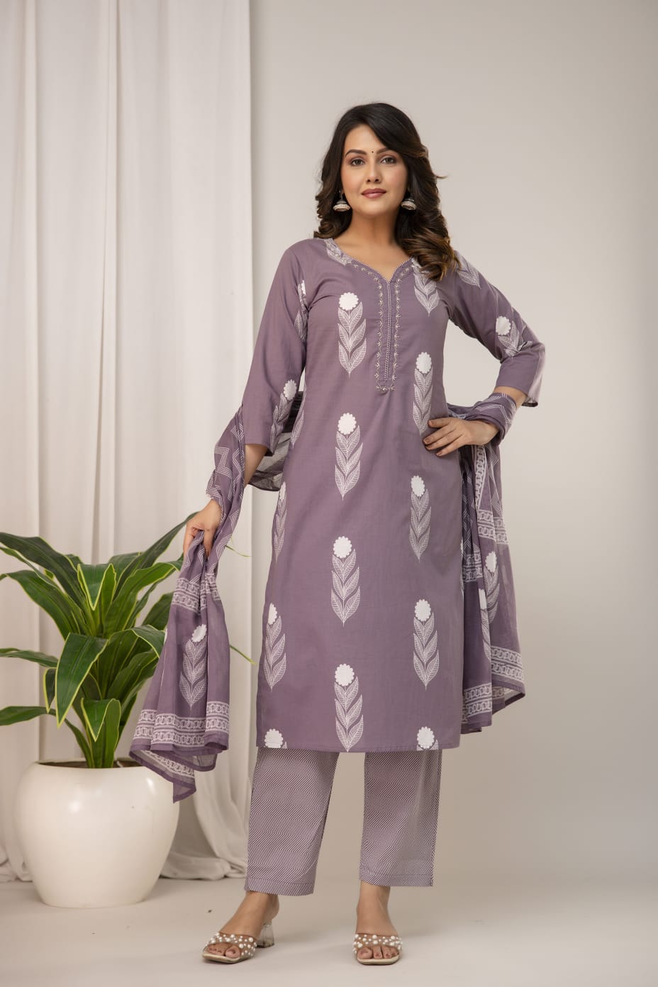 Muted Pink Pure Cotton Suit Set with White Leaf Print & Zigzag Dupatta