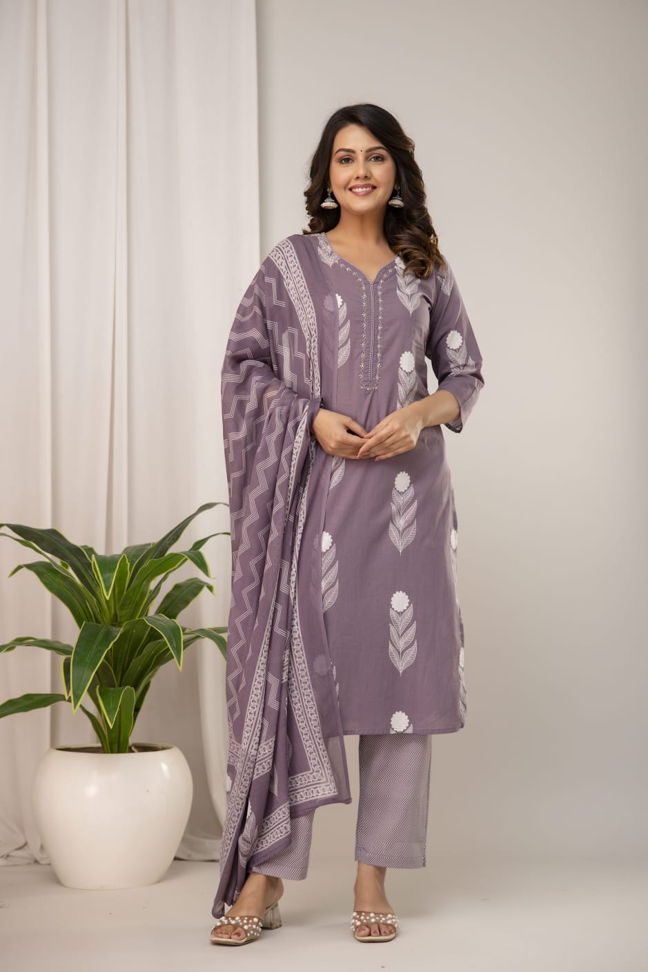 Muted Pink Pure Cotton Suit Set with White Leaf Print & Zigzag Dupatta