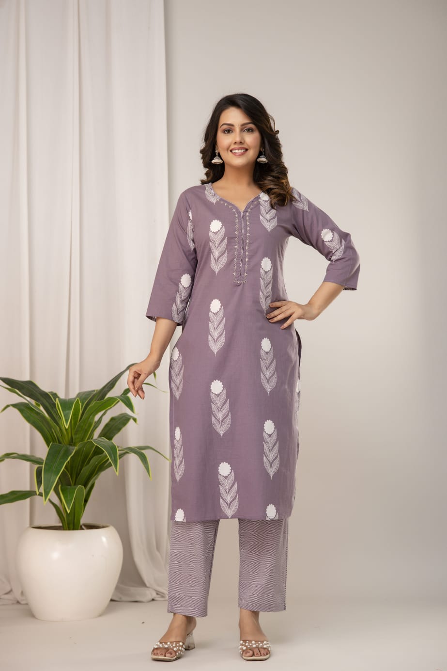 Muted Pink Pure Cotton Suit Set with White Leaf Print & Zigzag Dupatta