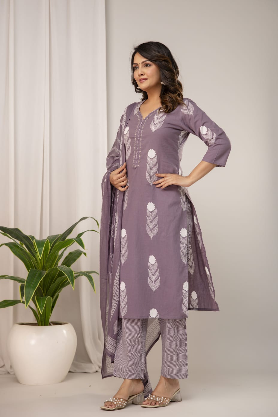 Muted Pink Pure Cotton Suit Set with White Leaf Print & Zigzag Dupatta