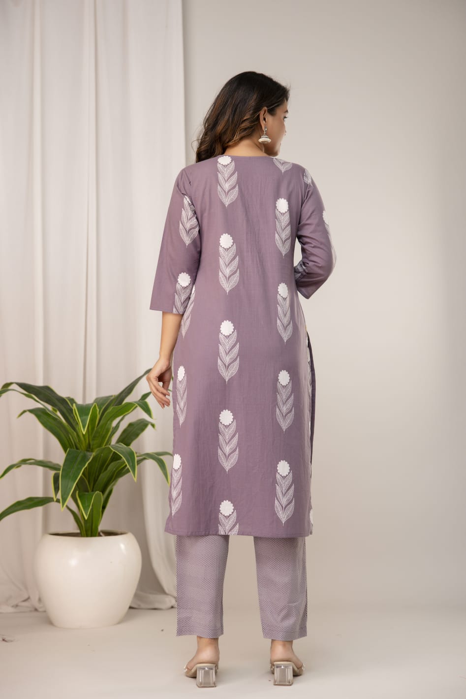 Muted Pink Pure Cotton Suit Set with White Leaf Print & Zigzag Dupatta