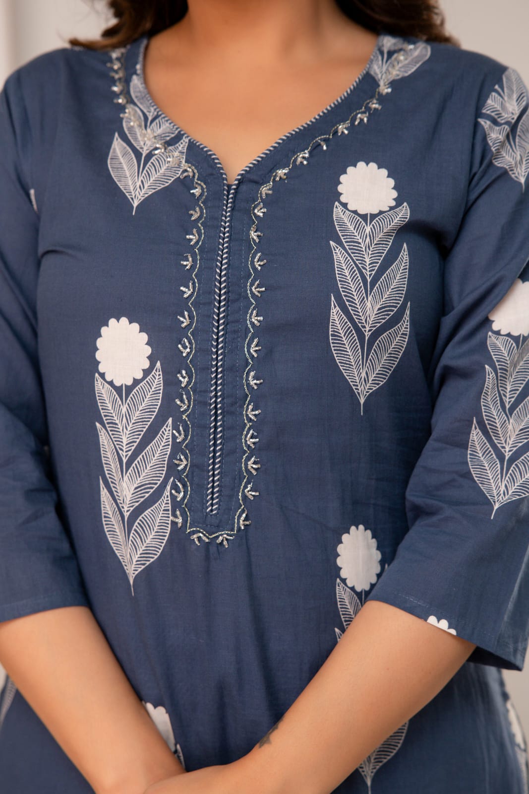 Muted Pink Pure Cotton Suit Set with White Leaf Print & Zigzag Dupatta