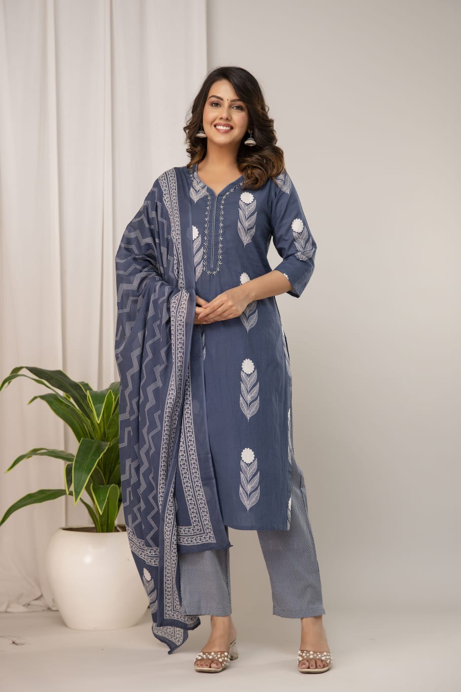 Muted Pink Pure Cotton Suit Set with White Leaf Print & Zigzag Dupatta