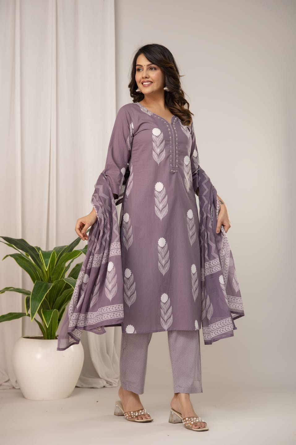 Muted Pink Pure Cotton Suit Set with White Leaf Print & Zigzag Dupatta
