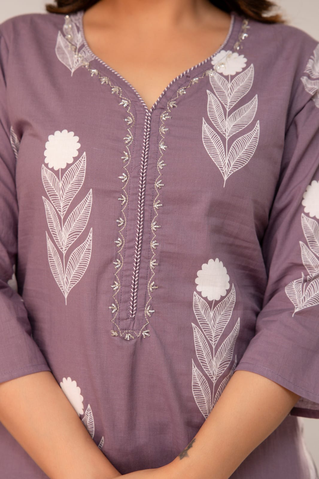 Muted Pink Pure Cotton Suit Set with White Leaf Print & Zigzag Dupatta